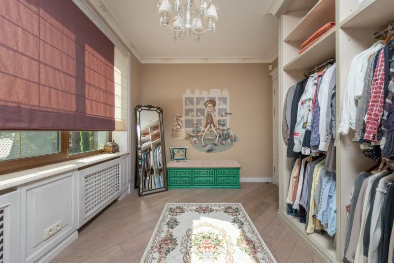 The Capsule Wardrobe Lie Nobody Wants to Admit